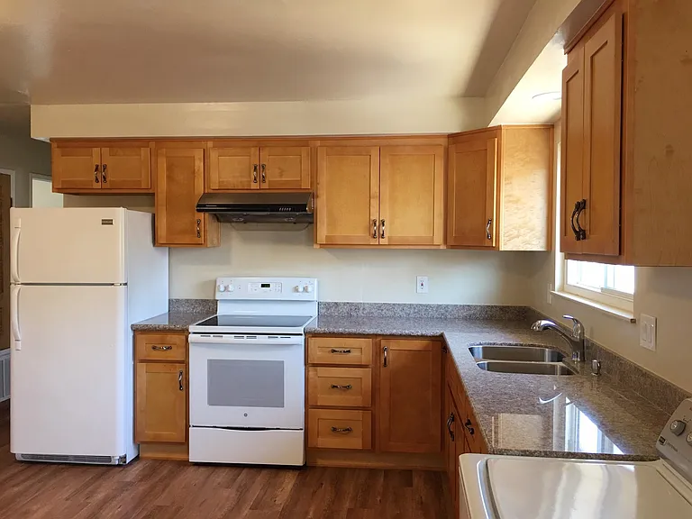 1282 Plum St — Photo 7