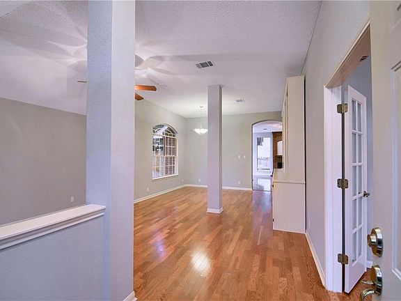 5th image of 2216 Clearwater Dr
