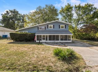 808 S Longview Rd, Monticello, IL 61856