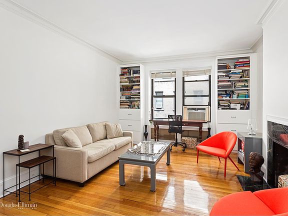 3rd image of 135 W 58th St APT 2D