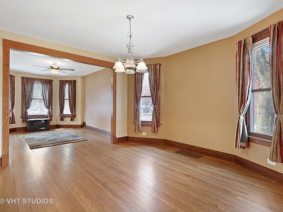 3rd image of 1930 W Summerdale Ave