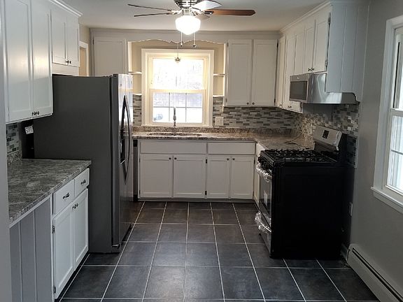 4th image of 5994 Thornwood Dr #8