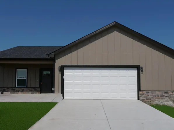 1018 Clubhouse Dr, McPherson, KS 67460