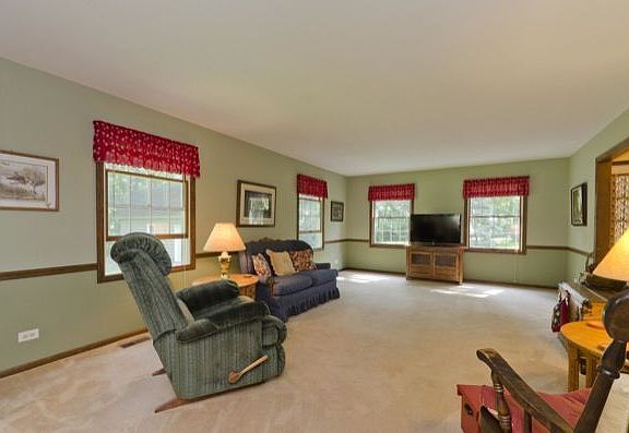 2nd image of 6N274 Knollwood Dr