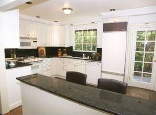 34 Ashfield Rd, Atherton, CA 94027