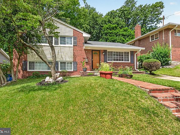 3rd image of 10202 Leslie St