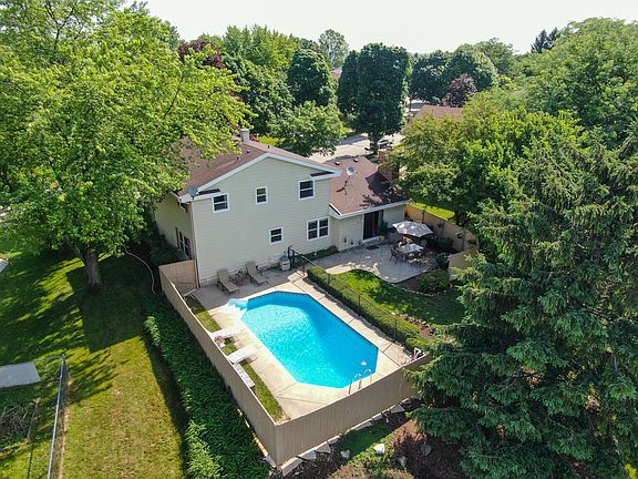 2nd image of 2732 Coventry Ln