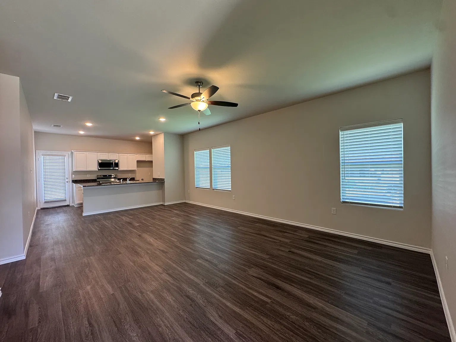 4 bed, $2,450 — Photo 3