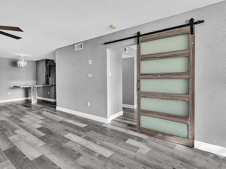 2820 Oakland Forest Dr #107 — Photo 33