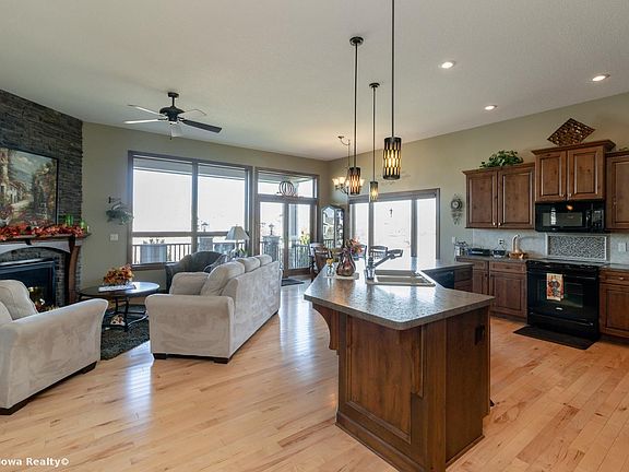 2nd image of 1404 Lake Shore Cir SE