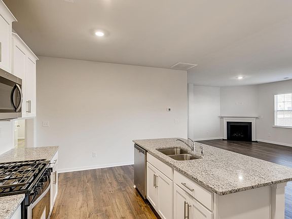 4th image of 133 Gray Willow St