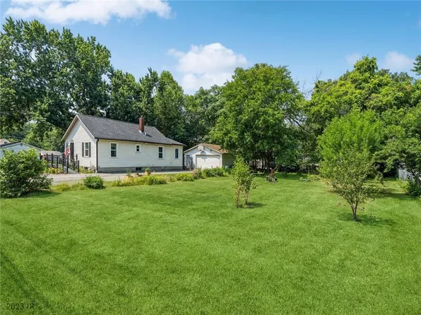 3404 E 37th St, Des Moines, IA 50317