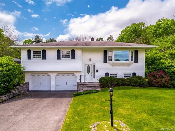 2 Blue Hills Court, Saugerties, NY 12477