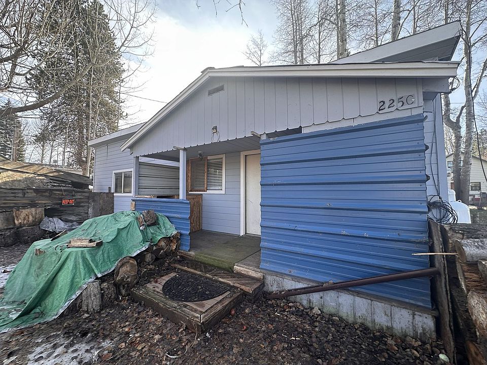 1st image of 215 Bridge St