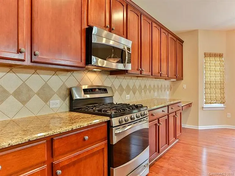 9716 Ravenscroft Ln NW — Photo 3