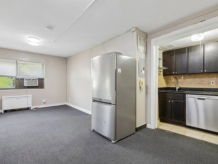 3031 Edwin Ave #4H — Photo 7