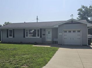 735 Highview Dr, Clinton, IA 52732