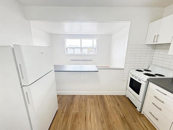3rd image of 30 Mohawk Rd W #307