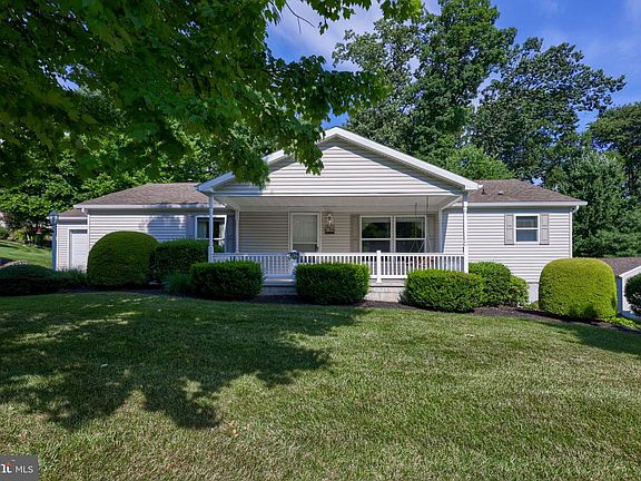 4th image of 1037 Hemlock Cir
