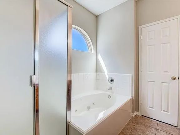 5th image of 10805 Lawndown Ln
