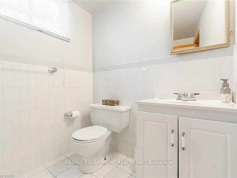 134 Marcella Cres #B — Photo 11
