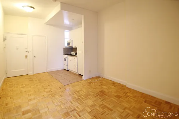 Rented by City Connections Realty | media 15