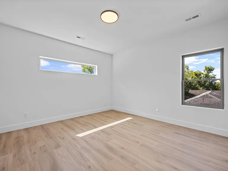 2414 E Glenwood Ave — Photo 10