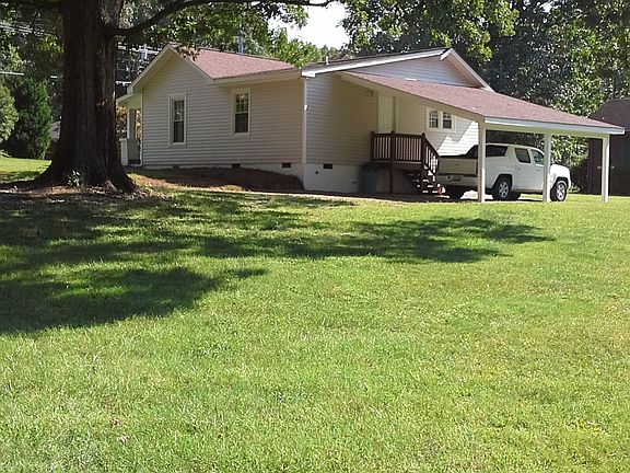 Large Yard (Privacy & Relaxation)