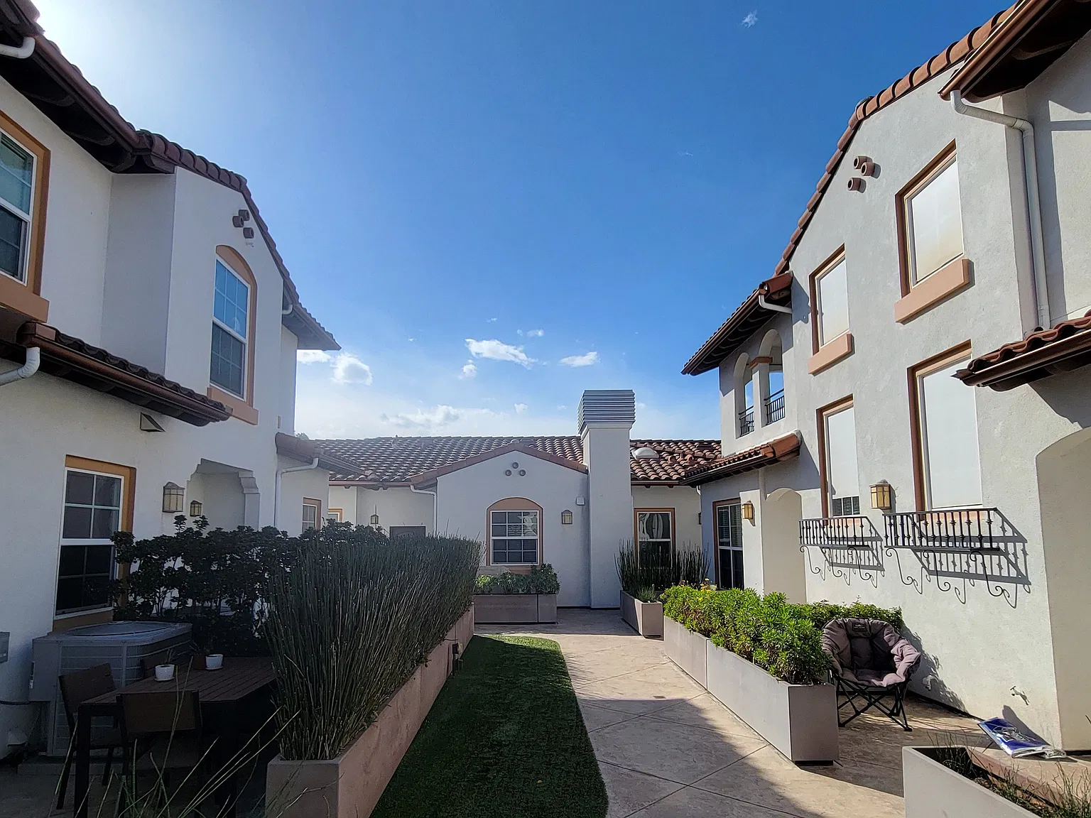 2 bed, 2.5 bath, 1305 sqft, $4,185 — Photo 3