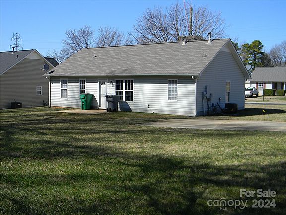3rd image of 3632 Tracy Glenn Ct
