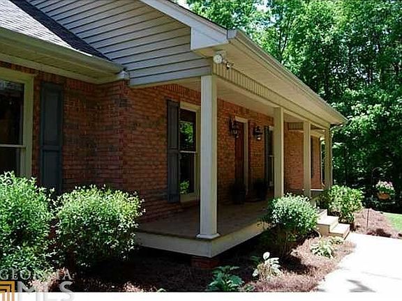 Column front rocking chair porch! Level walkway leads to easy step-up entry!