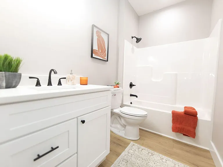 317 E 10th St #1 — Photo 15