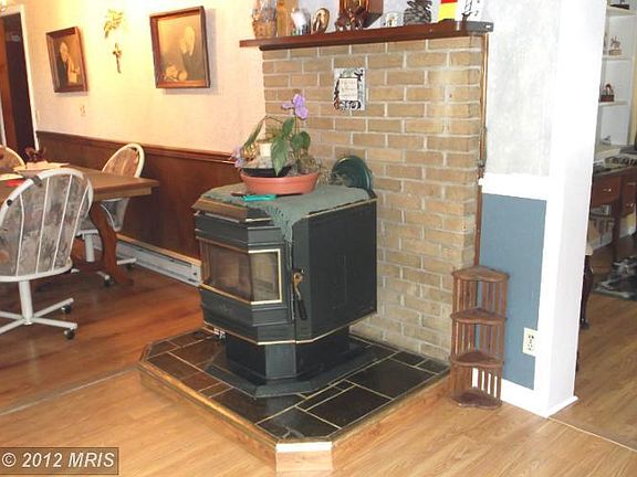 4th image of 423 Hillcrest Dr