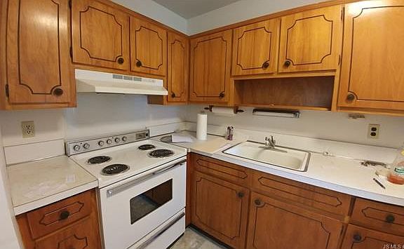 2nd image of 12 Nevada Dr #A
