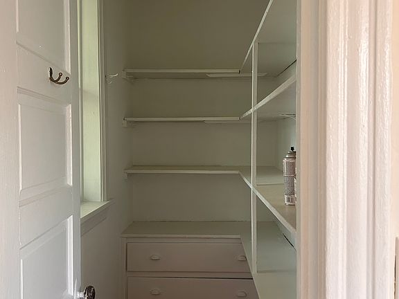 4th image of 1526 N Oakley Blvd APT 3