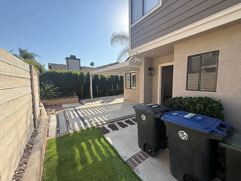 24786 Sutton Ln — Photo 7