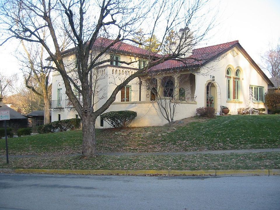 2nd image of 601 E Schantz Ave