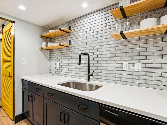 4th image of 1600 Prince St APT 602