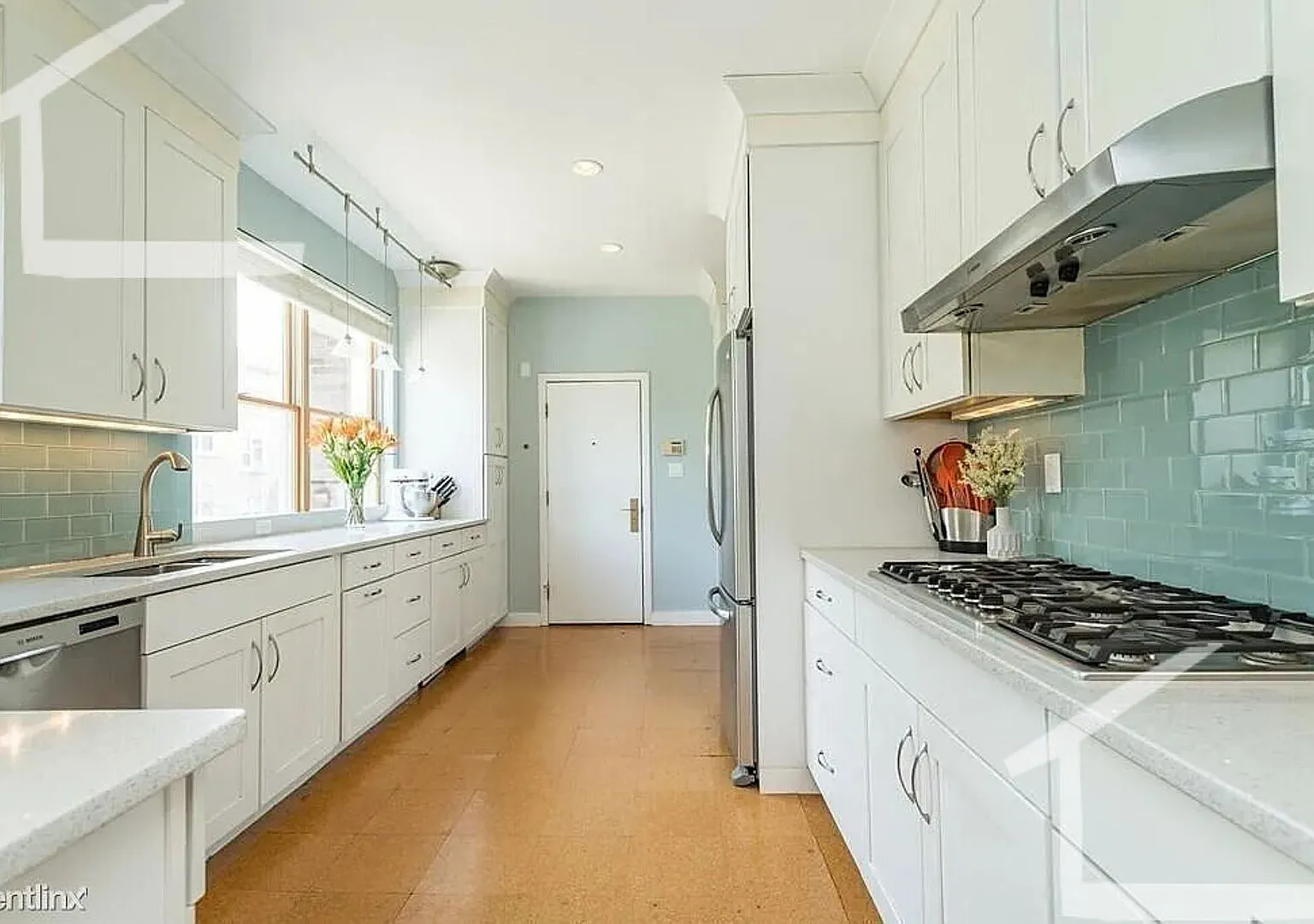 Perfect for underclassmen wanting a multi-year stay! Luxury Apt w W/D in Unit near BU! XL Rooms — Photo 2