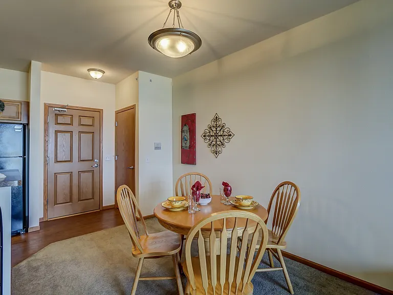 Grant- Dining Area