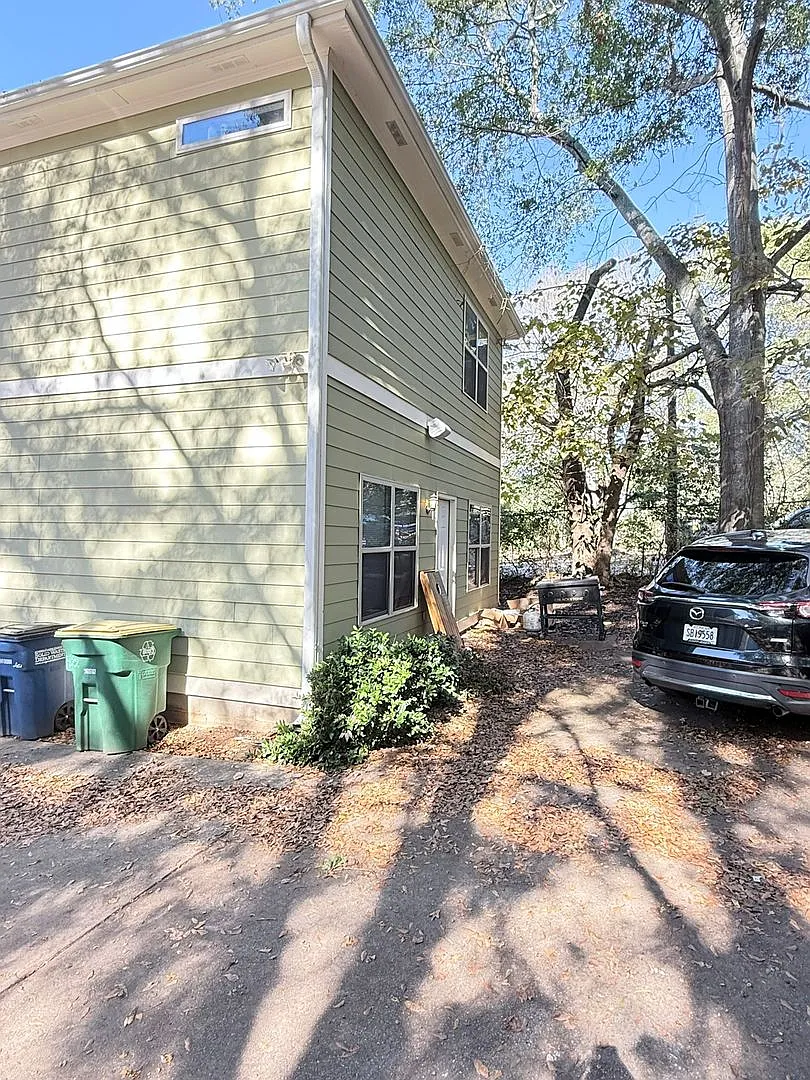 Cute 4 Bedroom Near Downtown for Pre-Lease — Photo 3