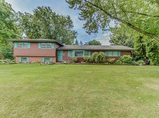 28W205 Hillview Dr, Naperville, IL 60564