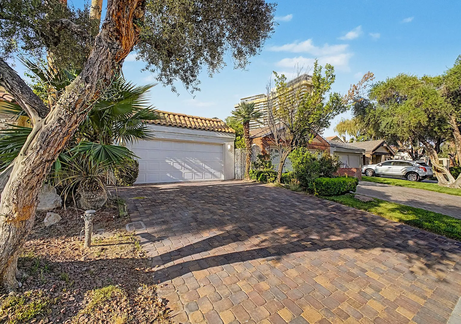 Las Vegas Country Club Home on the Golf Course with Pool! — Photo 3