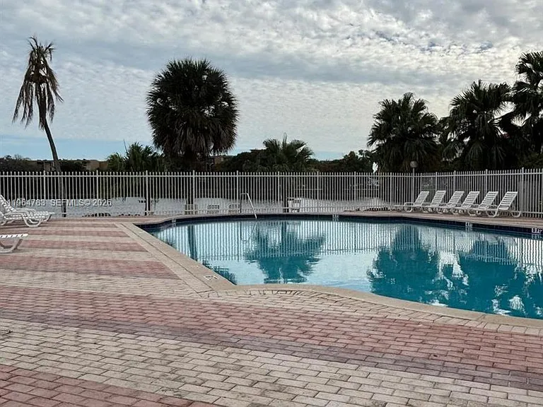 9365 Fontainebleau Blvd #E105 — Photo 23