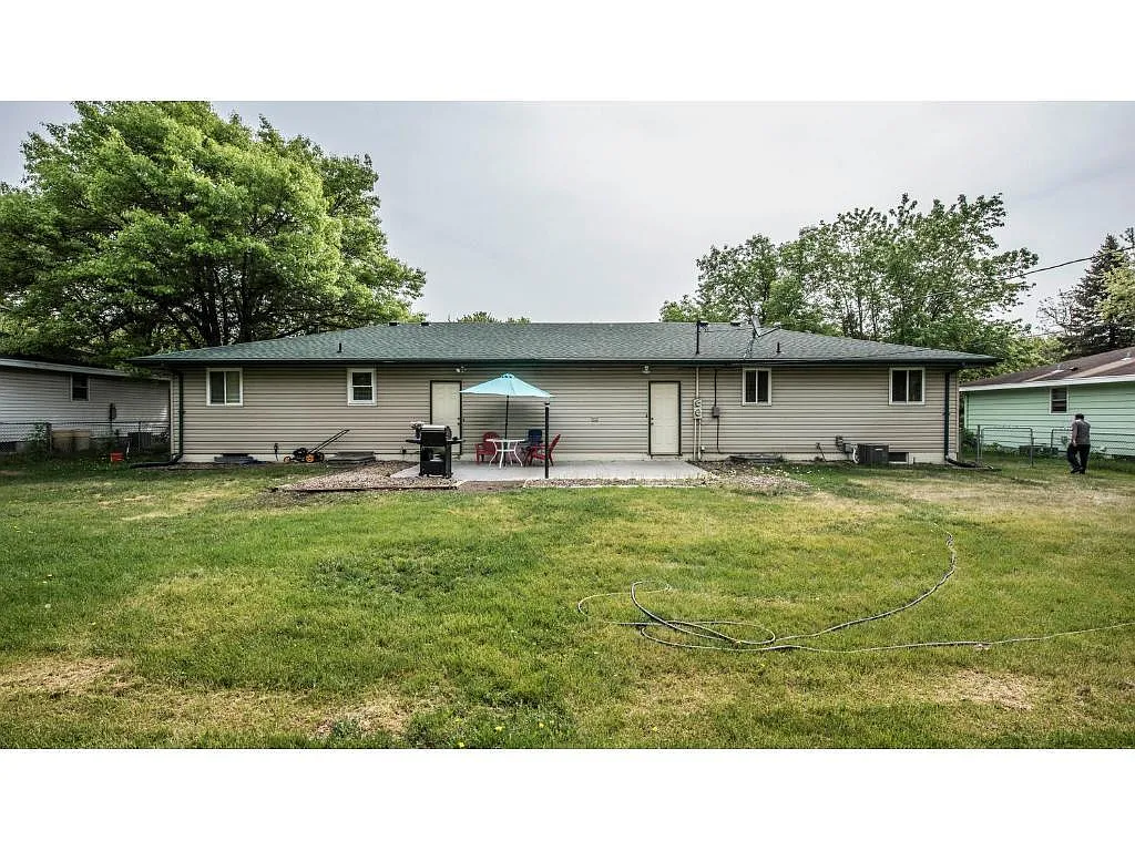 Building Photo - 3901 9th Ln