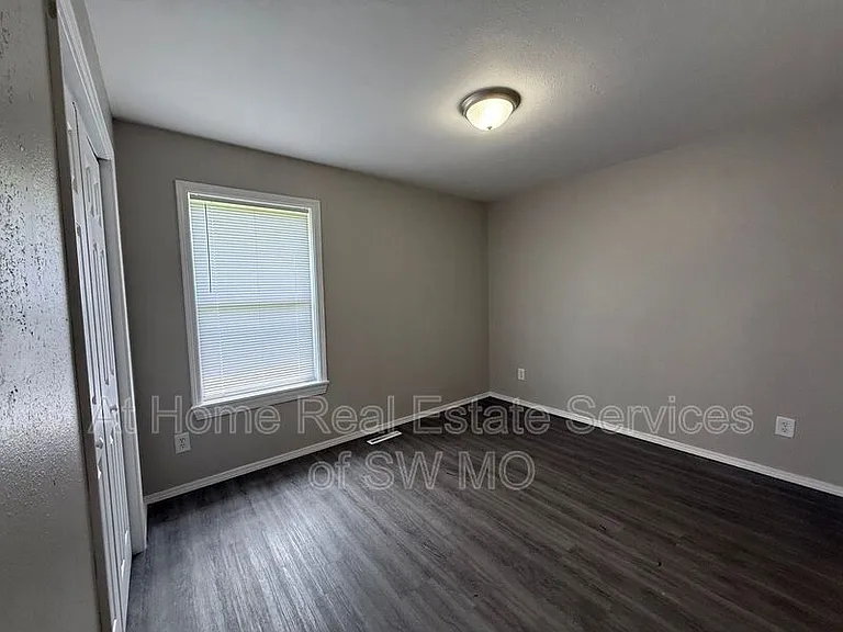 2940 W Walnut St — Photo 11