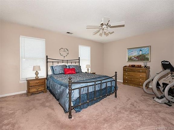 3rd image of 6803 Idlewild Brook Ln