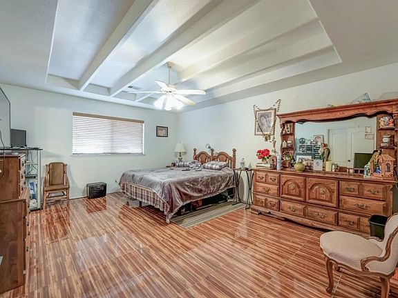 5th image of 3429 Baron St