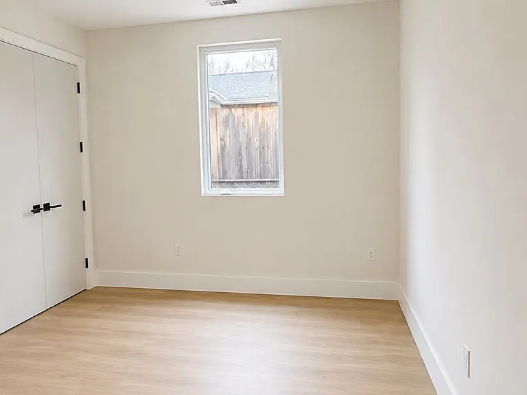 43 Elmwood Ave N #1 — Photo 8