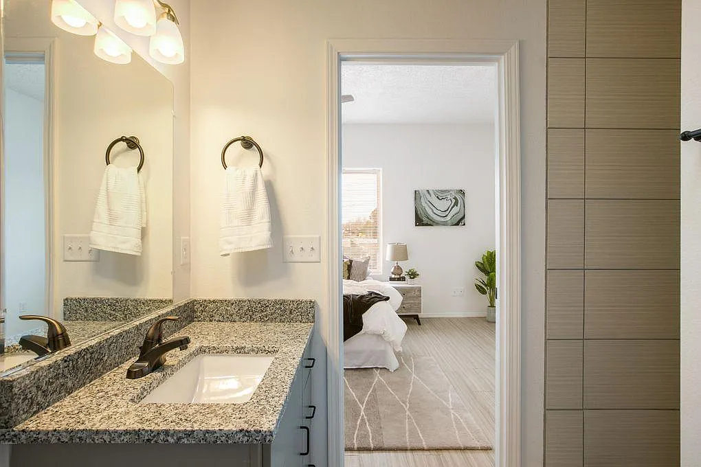 2 bed, 2.5 bath, 1402 sqft, $2,250 — Photo 3